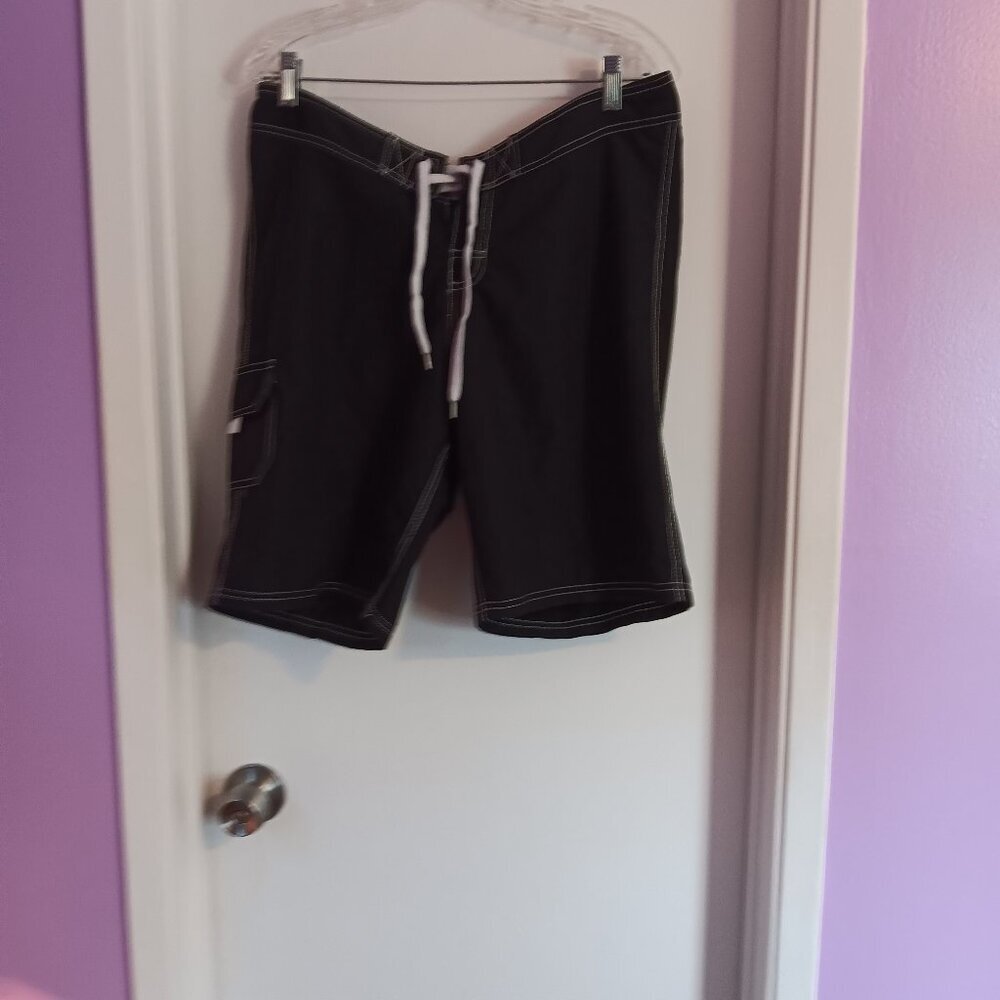 MEN'S BLACK SURF SHORTS